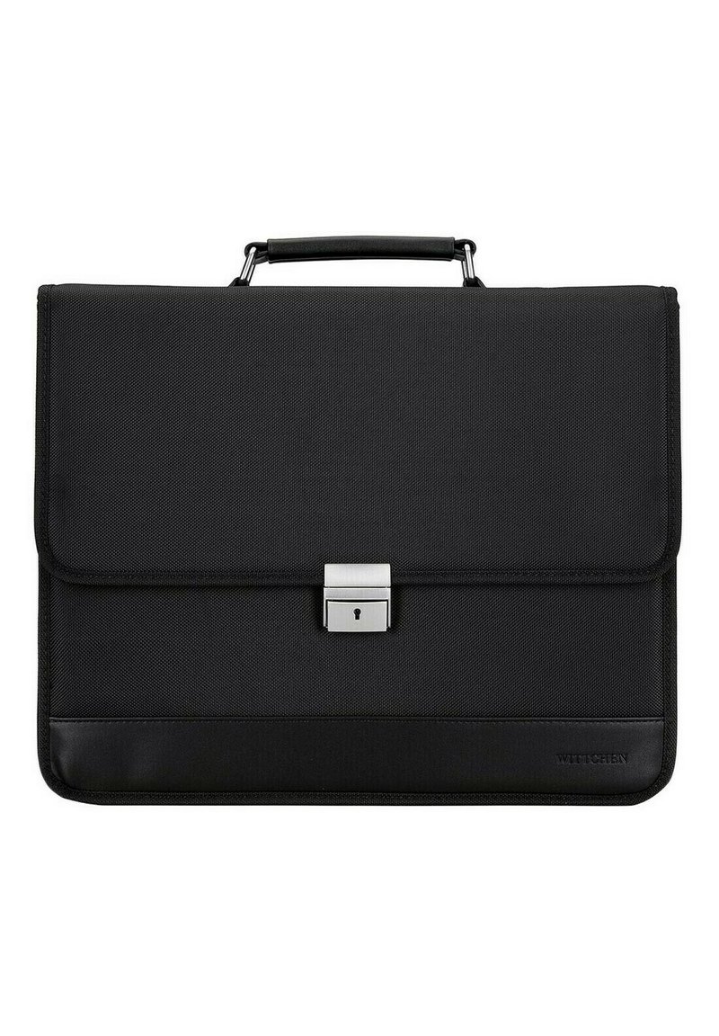 Maletín negro hecho de tela texturizada con una base de cuero suave. Presenta un broche plateado y un asa superior para llevar.