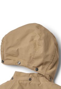 Kaili jostas kapuce no žaketes ar savākto dizainu, aizdares spraudņiem, gludu tekstūru un smalkiem šuvju akcentiem.