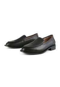 L37 Belebújós cipők - black