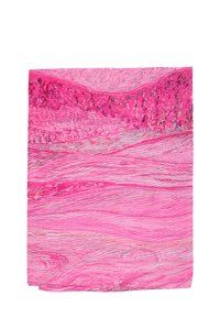 Sciarpa rosa con onde testurizzate e tonalità di rosa variabili. Presenta motivi sottili e un tessuto morbido e leggero.