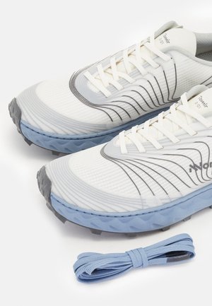 TOMIR 1.0 UNISEX - Trail hardloopschoenen - white