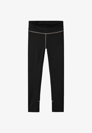 Czarne legginsy sportowe z szerokim pasem, płaskimi szwami i odblaskowymi akcentami na końcu. Wykonane z elastycznego, odprowadzającego wilgoć materiału.