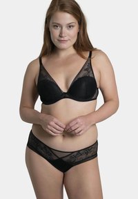 Soutien-gorge en dentelle noire avec culotte assortie. Le soutien-gorge comporte des panneaux transparents et des bretelles réglables. Tissu doux et texturé avec de délicates accents en dentelle.