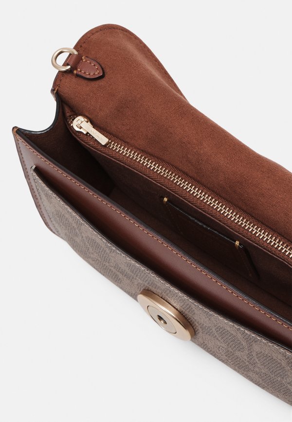 COATED SIGNATURE TABBY CHAIN - Clutch - tan rust2