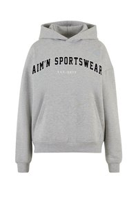 Szürke kapucnis pulóver kenguru zsebbel, fekete színű "AIM'N SPORTSWEAR EST. 2013" felirattal, amely ívesen fut végig a mellkason. Puha anyag, bordázott ujjak.