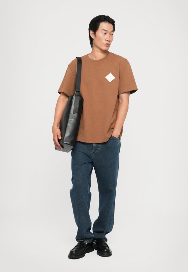 Basic T-shirt - cognac3