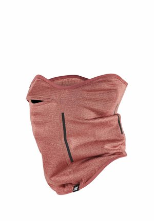 Roter, melierter Stoff-Nackenwärmer mit konturiertem Schnitt, ausgestattet mit einer schwarzen Reißverschlusstasche und einer glatten Textur. Die Kanten sind zur Haltbarkeit genäht.