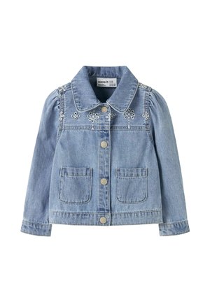 Veste en denim bleu clair pour enfants, manches longues, boutons sur le devant, deux poches, et broderie florale blanche près du col.