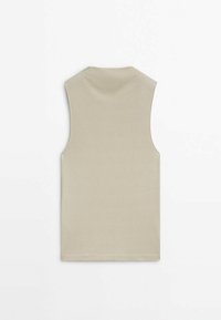Beżowy top bez rękawów z prążkowanej tkaniny, o wysokim dekolcie i prostym, czystym wzorze, bez widocznych elementów metalowych czy wzorów.