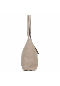 Bolso de cuero con forma de lágrima, de color beige claro y con dos correas delgadas, acentuado por una cremallera simple y un lado en contraste.