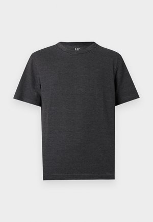 Ciemnoszary T-shirt z krótkim rękawem i okrągłym dekoltem, z cienkimi poziomymi paskami oraz małym logo "GAP" na wewnętrznej tylnej części kołnierza.