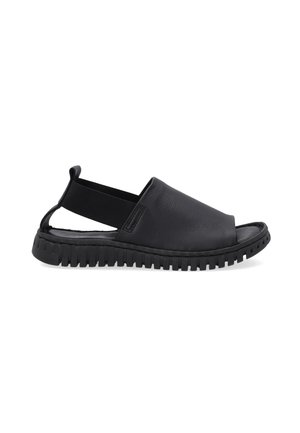 Zwarte leren instapsandalen met een elastische band, open hiel en een gestructureerde rubberen zool met een dikke loopvlak voor grip.