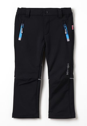 Pantaloni softshell neri in materiale traspirante. Presentano tasche con zip blu, dettagli riflettenti e una vita regolabile.