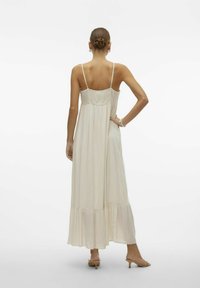 Vero Moda VERO MODA VMSINA LANGES - Velika haljina - birch