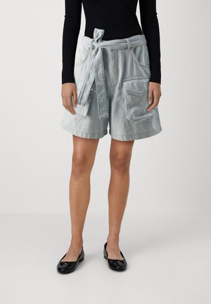 Pinko ACCESINA MULTI POCKETS SHORTS - Farmer rövidnadrágok - lavaggio bleach chiaro