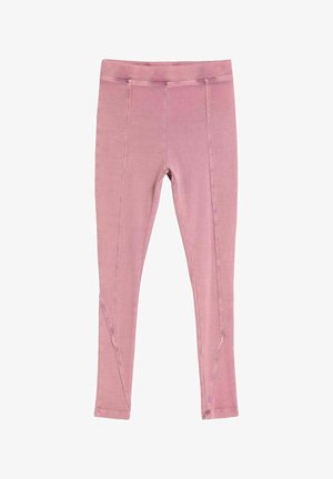 Pink gerippte Leggings mit sichtbaren Nahtlinien, mit tailliertem Bund und langen Beinen auf weißem Hintergrund.