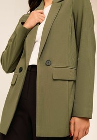 Lipsy REGULAR FIT - Lühike jakk - khaki green
