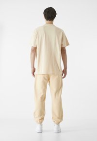 9N1M SENSE ESSENTIAL  - Jogginghose - vanille