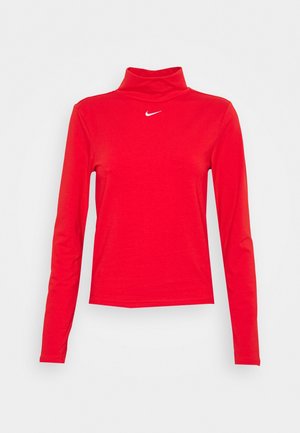 Haut rouge à col roulé manches longues, coupe ajustée, avec un petit logo Nike swoosh blanc centré sous le col.