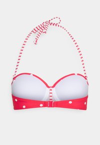 Rød bikini-bh med hvite prikker. Polstrede kopper, stripete justerbare stropper og krokfeste bak. Glatt stoffstruktur.