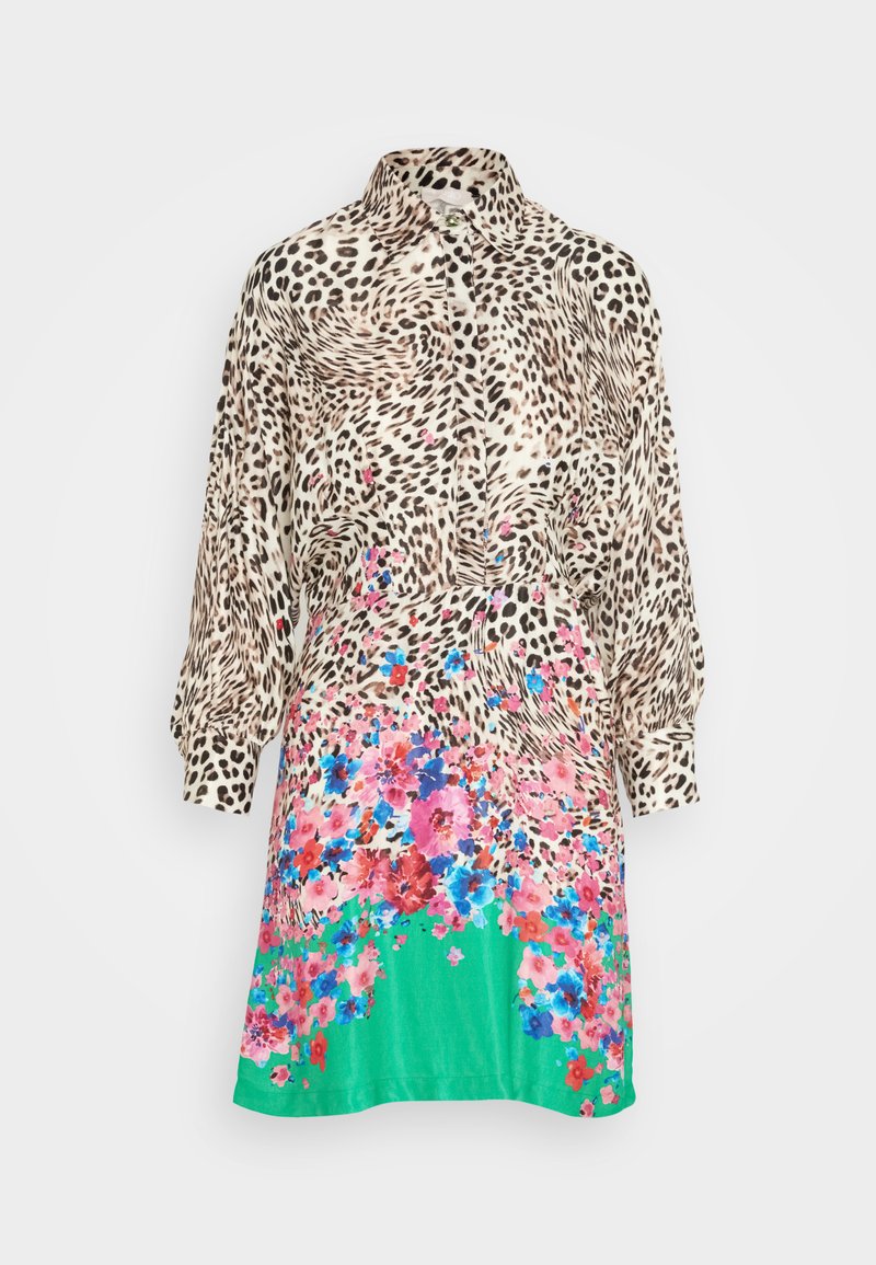 Robe à imprimé léopard avec manches longues, présentant un motif floral coloré dans l'ourlet et une section inférieure verte. Détail de col boutonné.