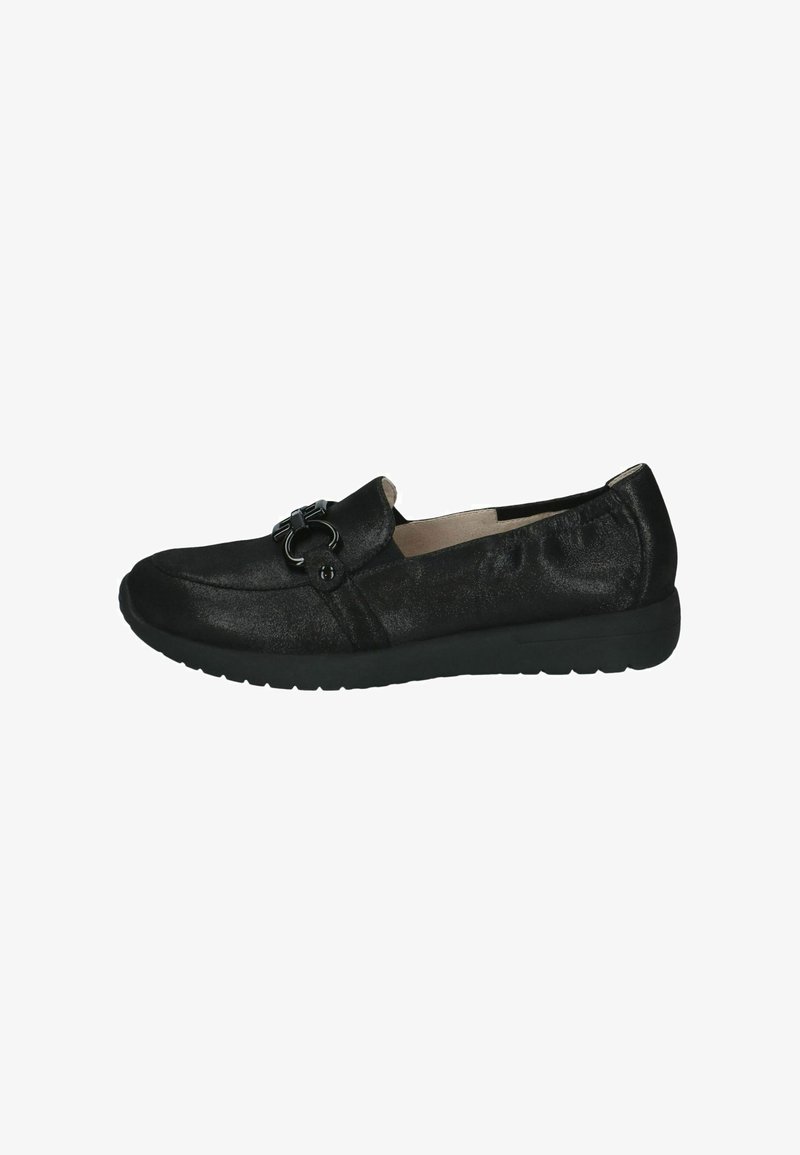 Mocassin noir en cuir à enfiler avec bout arrondi, semelle compensée basse et boucle métallique décorative sur le dessus.