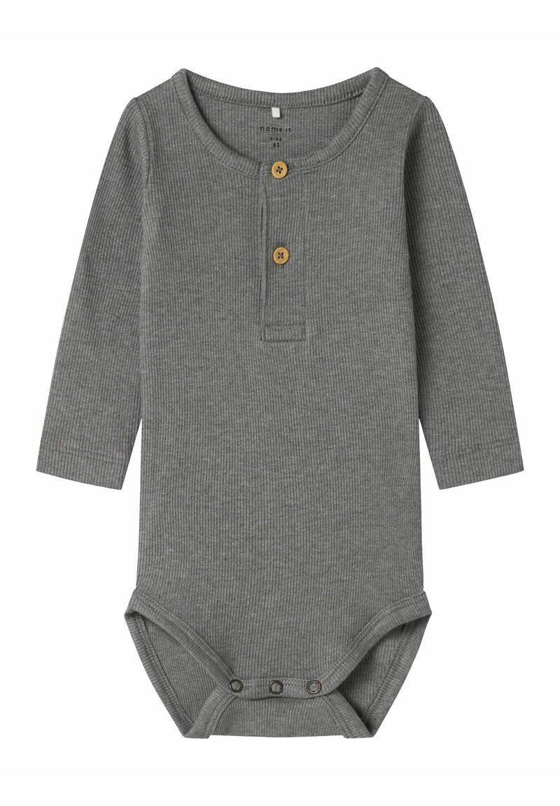 Bodysuit en coton gris à manches longues avec texture côtelée, encolure ronde, deux boutons en bois à l'avant et fermetures à pression au bas.