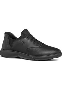 Sneakers in pelle nera con tomaia liscia, dettagli in rete, punta rotonda e suola flessibile dal design a profilo basso. Chiusura con lacci.