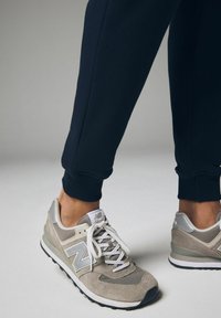 Next JOGGERS - Kareiviško stiliaus kelnės - navy