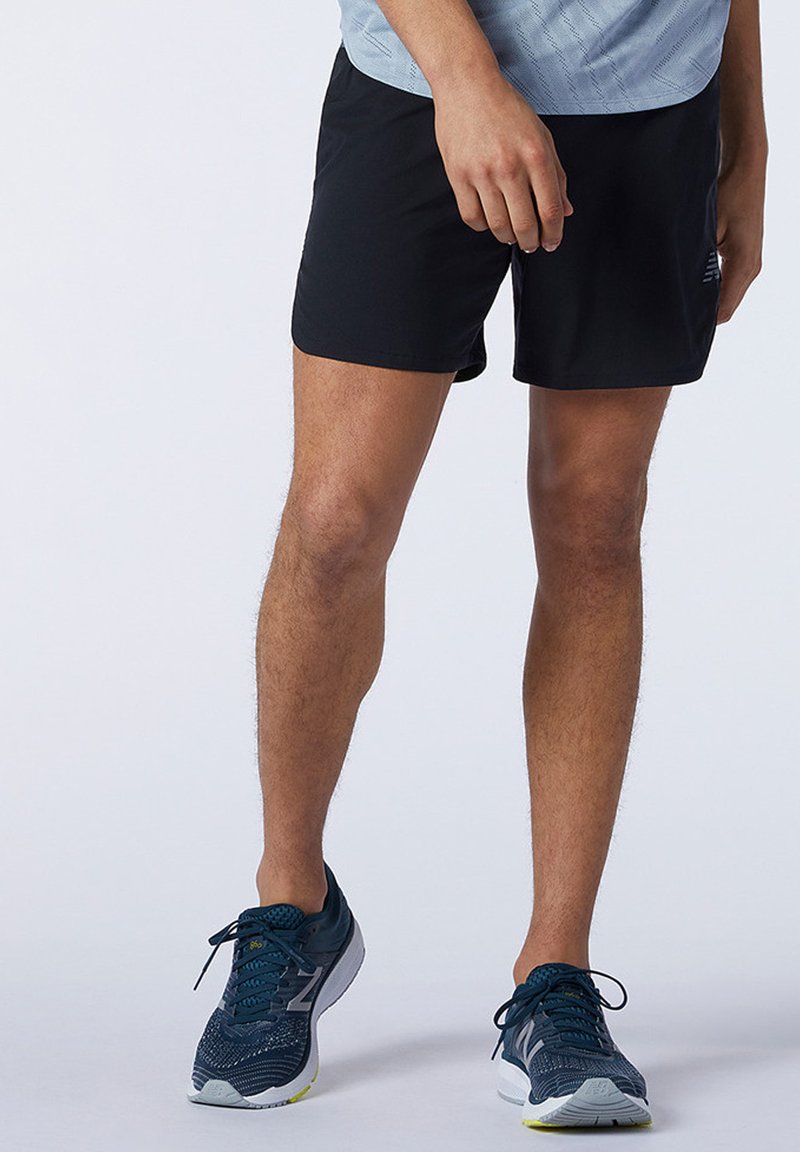 New Balance Q SPEED FUEL 7 INCH SHORTS Shorts black/schwarz