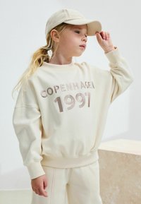 Next REGULAR FIT -  JOGGERS SET - Träningsset - ecru slogan