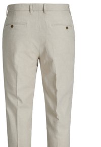 Pantalon en lin beige clair à coupe droite, avec un pli simple, deux poches arrière boutonnées et une texture lisse.