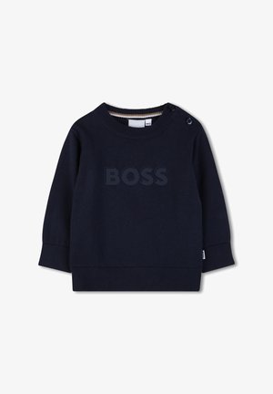 Maglione blu navy realizzato in tessuto morbido, con collo rotondo, maniche lunghe e la scritta "BOSS" ben visibile sulla parte frontale.