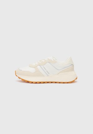 CLEATED RUNNER - Trainers - ecru