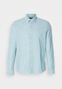 Cămașă cu mânecă lungă, de culoare albastru deschis, cu dungi verticale albe, având un guler clasic și închidere cu buton. Textură moale, design casual.