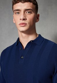 Next REGULAR FIT niebieski