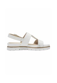 Sandale en cuir blanc avec des brides croisées, sangle arrière réglable et semelle légère. Présente un accent beige subtil sur la semelle intermédiaire.