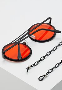 Urban Classics CHAIN SUNGLASSES - Päikeseprillid - black/orange
