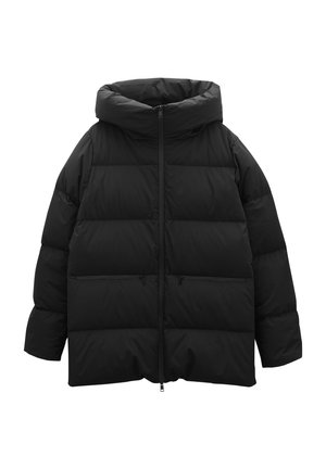 Doudoune noire avec un col haut, fermeture éclair à l'avant, sections matelassées horizontales et deux poches latérales zippées. Tissu lisse et isolant.