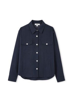 Navyblauwe overhemdjack gemaakt van stevige stof, met een kraag, twee borstzakken en een zilveren knoopsluiting aan de voorkant.