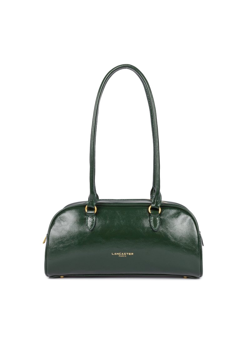 Sac à main en cuir vert avec une forme arrondie, deux poignées, des détails en métal doré et un logo en relief à l'avant. Fini lisse et brillant.
