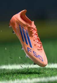 F50 ELITE FIRM GROUND FOOTBALL BOOTS - Μπότες ποδοσφαίρου για σταθερό έδαφος - beam orange/lucid blue/footwear white
