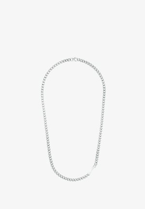 Collana in metallo argentato con maglie intrecciate, texture liscia e dettagli di chiusura sicura.