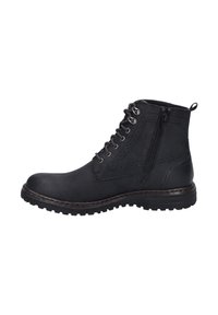 Botas negras hasta el tobillo, hechas de cuero, con puntera redonda, cordones en la parte delantera, cremallera lateral y detalles texturizados en la parte superior, que cuentan con una suela robusta.