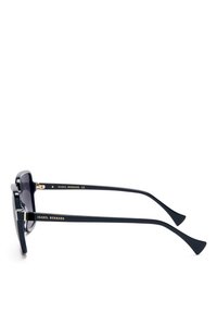 Lunettes de soleil navy avec une monture épaisse, de forme rectangulaire et finition brillante. Elles présentent un marquage doré sur les branches et des branches effilées.