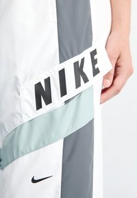 Thumbnail Image 7