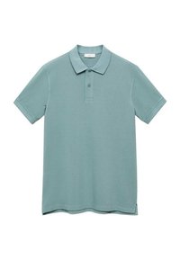 Světle tyrkysové polo tričko vyrobené z měkké tkaniny. Krátké rukávy, plochý límec a zapínání na dvě knoflíky. Boční rozparky na lemu pro snadnější pohyb.
