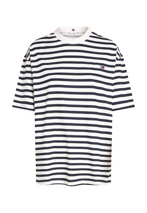 T-shirt rayé avec des bandes horizontales bleues marines et blanches, col rond, manches courtes et un petit logo brodé sur la poitrine. Tissu en coton doux.