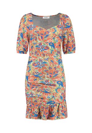 Sukienka w kwiatowy wzór z krótkimi puff sleeves, kwadratowym dekoltem i marszczonym ciałem. Kolory obejmują czerwień, niebieski, zieleń i beż, z falbaną na dole.