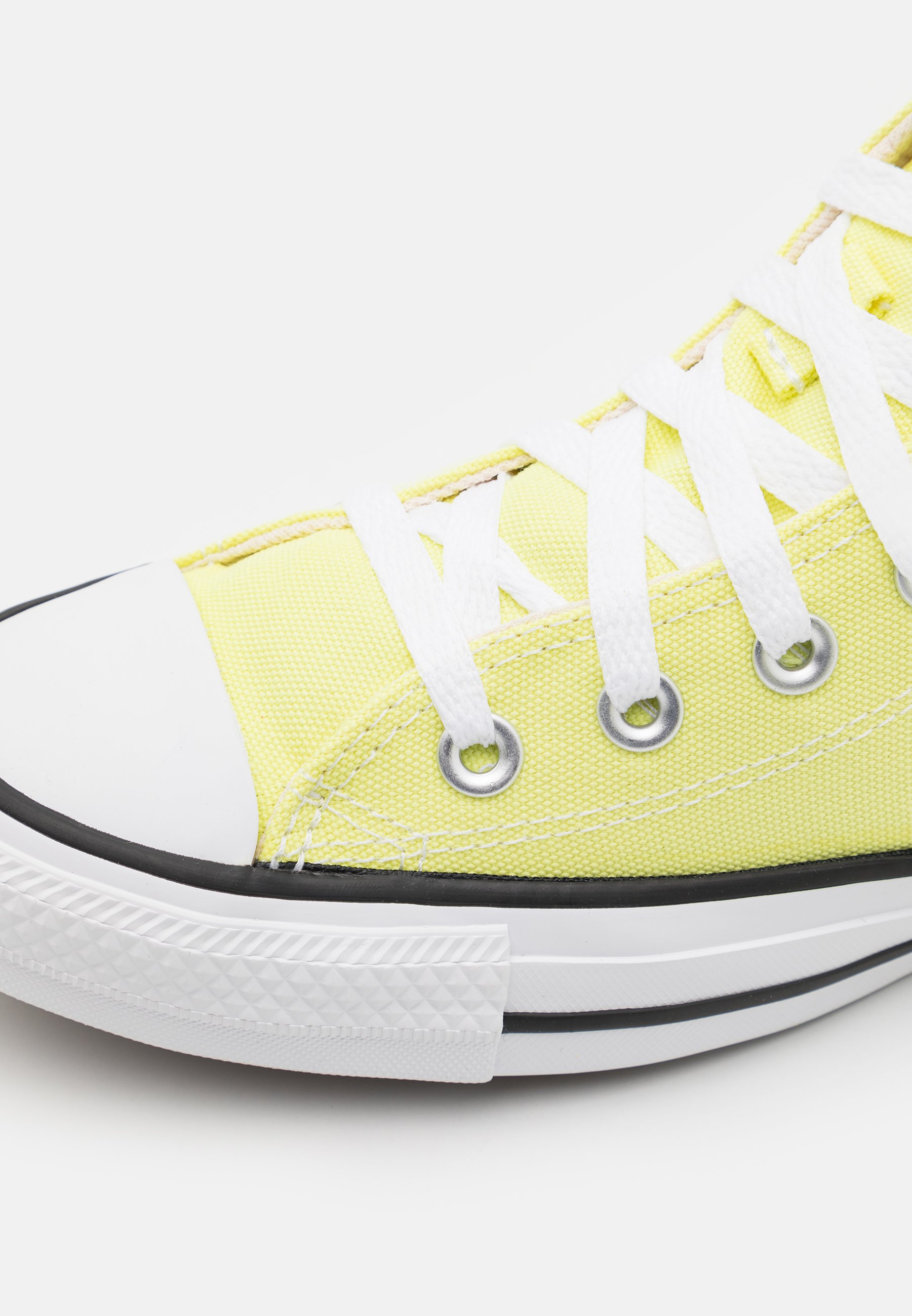 converse neon jaune